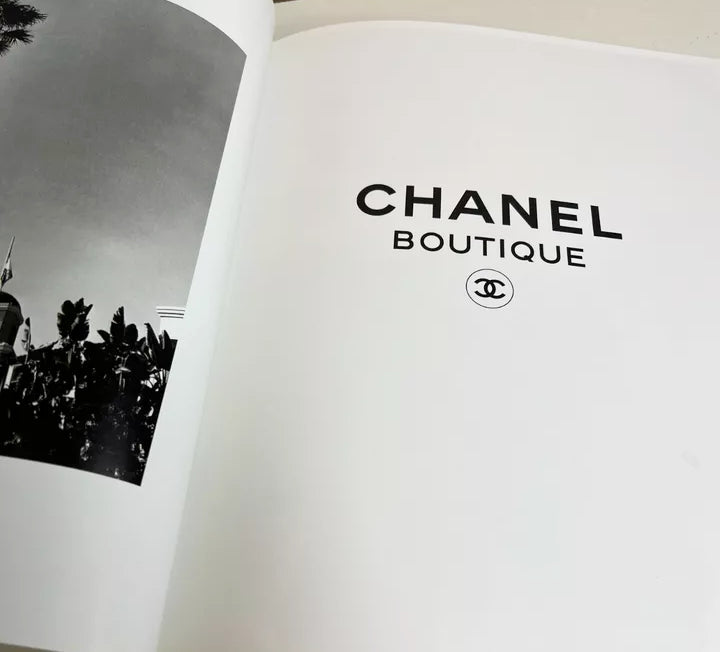 THE VINTAGE LOOKBOOK: TESTIMONY TO DIOR, CARTIER AND CHANEL PHOTOGRAPHY