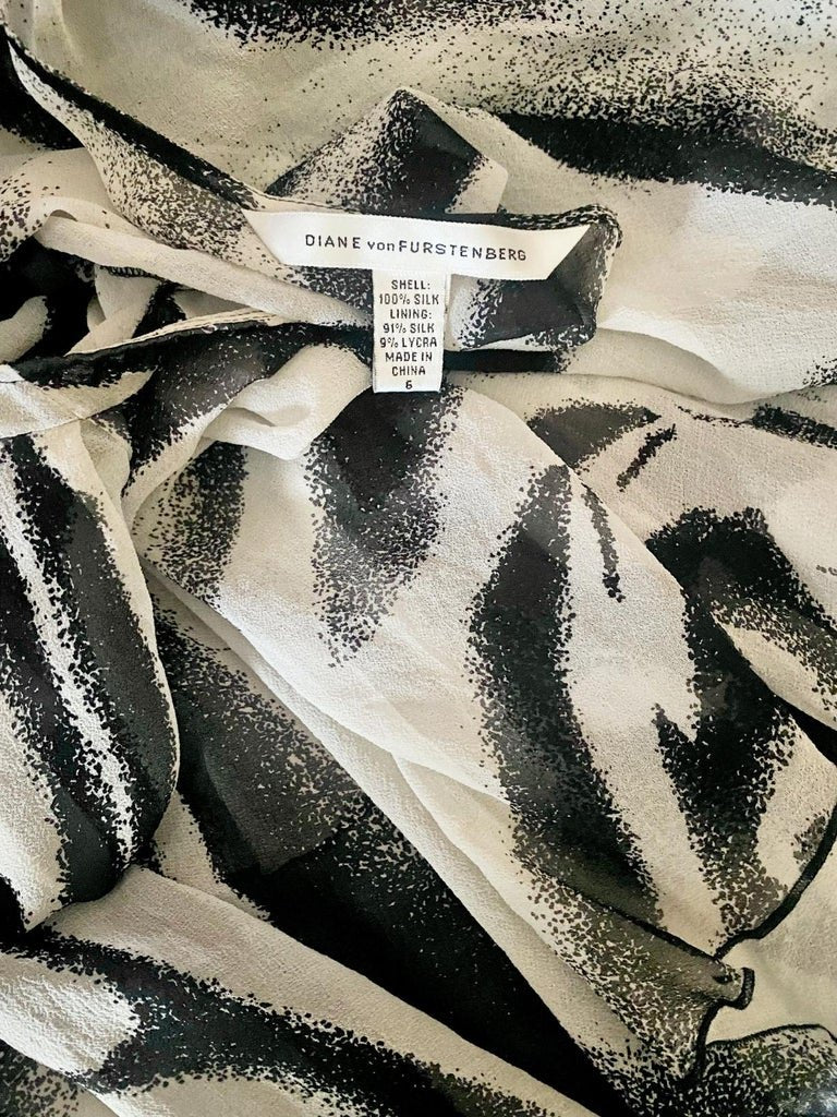 2000s Diane Von Furstenberg Black White Abstract Silk Blouse - style - CHNGR