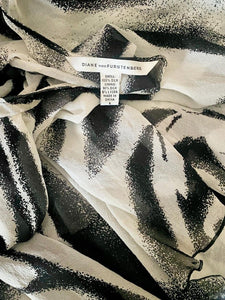 2000s Diane Von Furstenberg Black White Abstract Silk Blouse - style - CHNGR