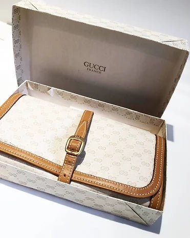 1980s GUCCI WHITE MONOGRAM VANITY WALLET HANDBAG - STYLE-CHNGR