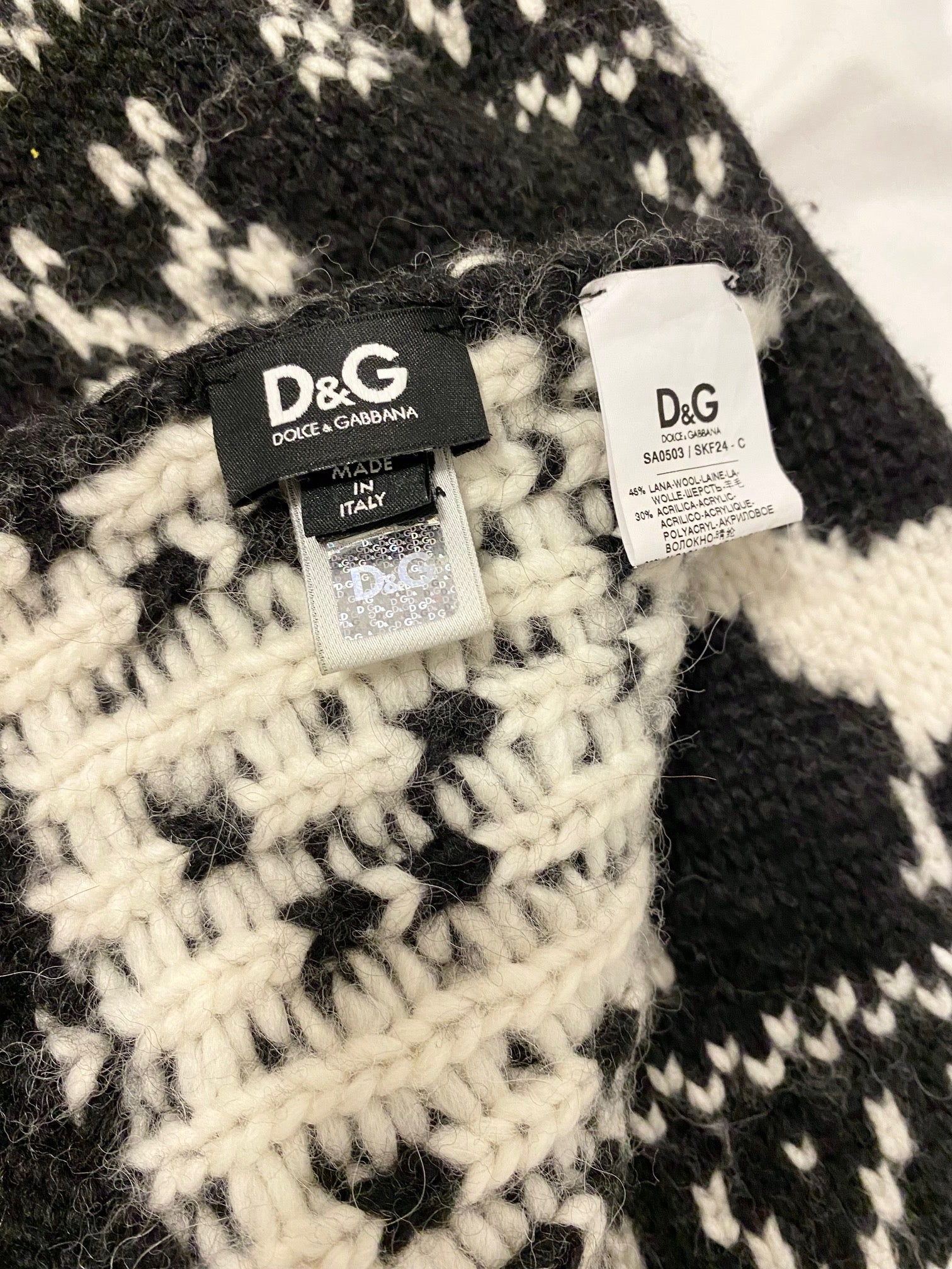 1990s D&G Dolce Gabbana Mountain Wool Maxi Scarf - style - CHNGR