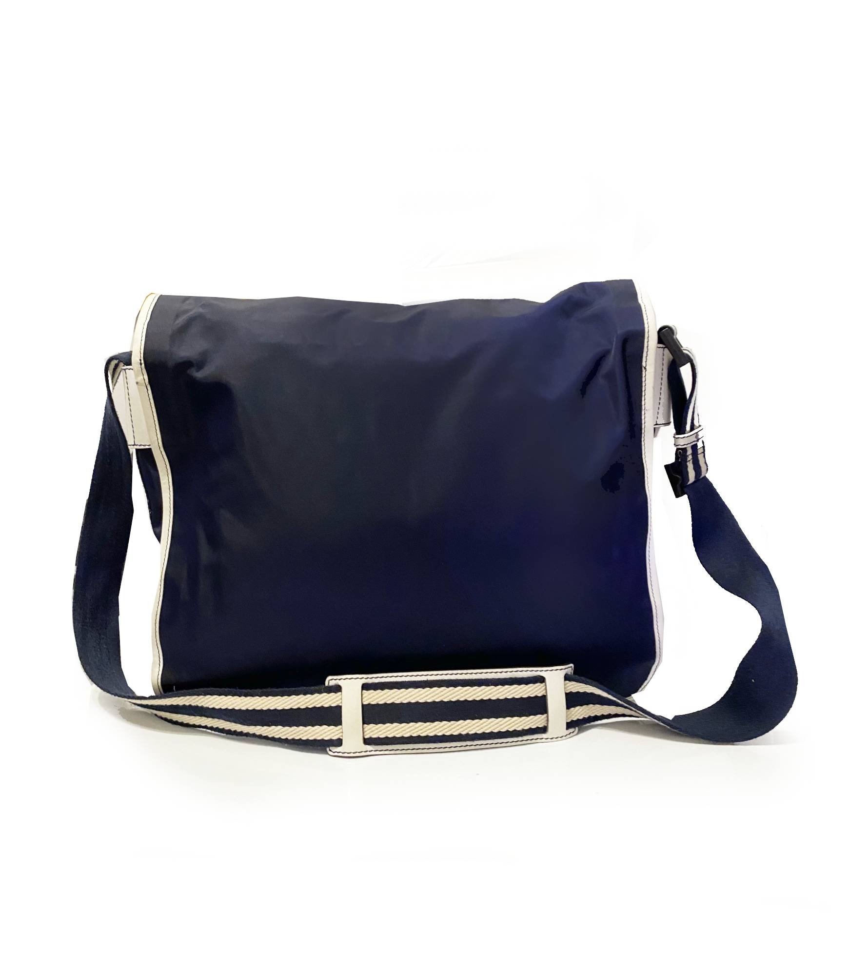 2000s Gucci Navy Canvas Crossbody messenger travel bag - style - CHNGR