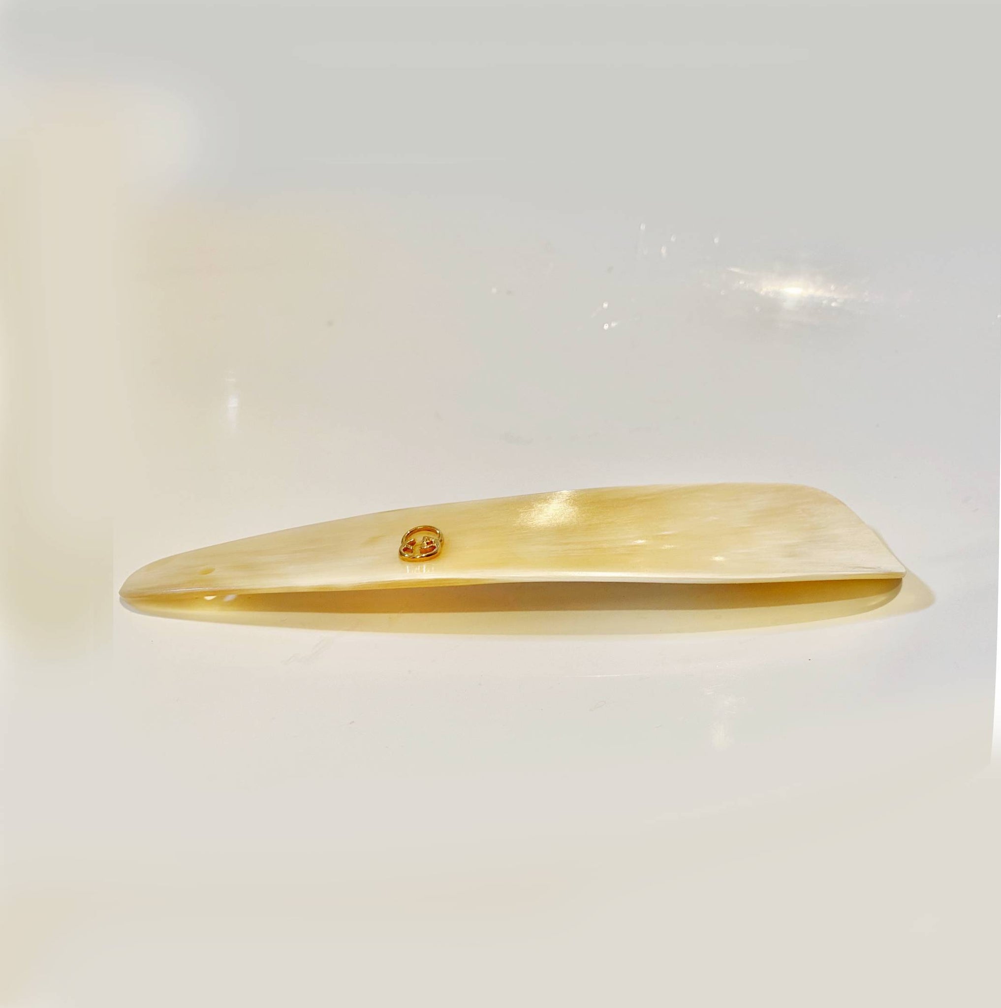 1960s GUCCI Abbeyhorn Flat Shoehorn with Logo - STYLE - CHNGR