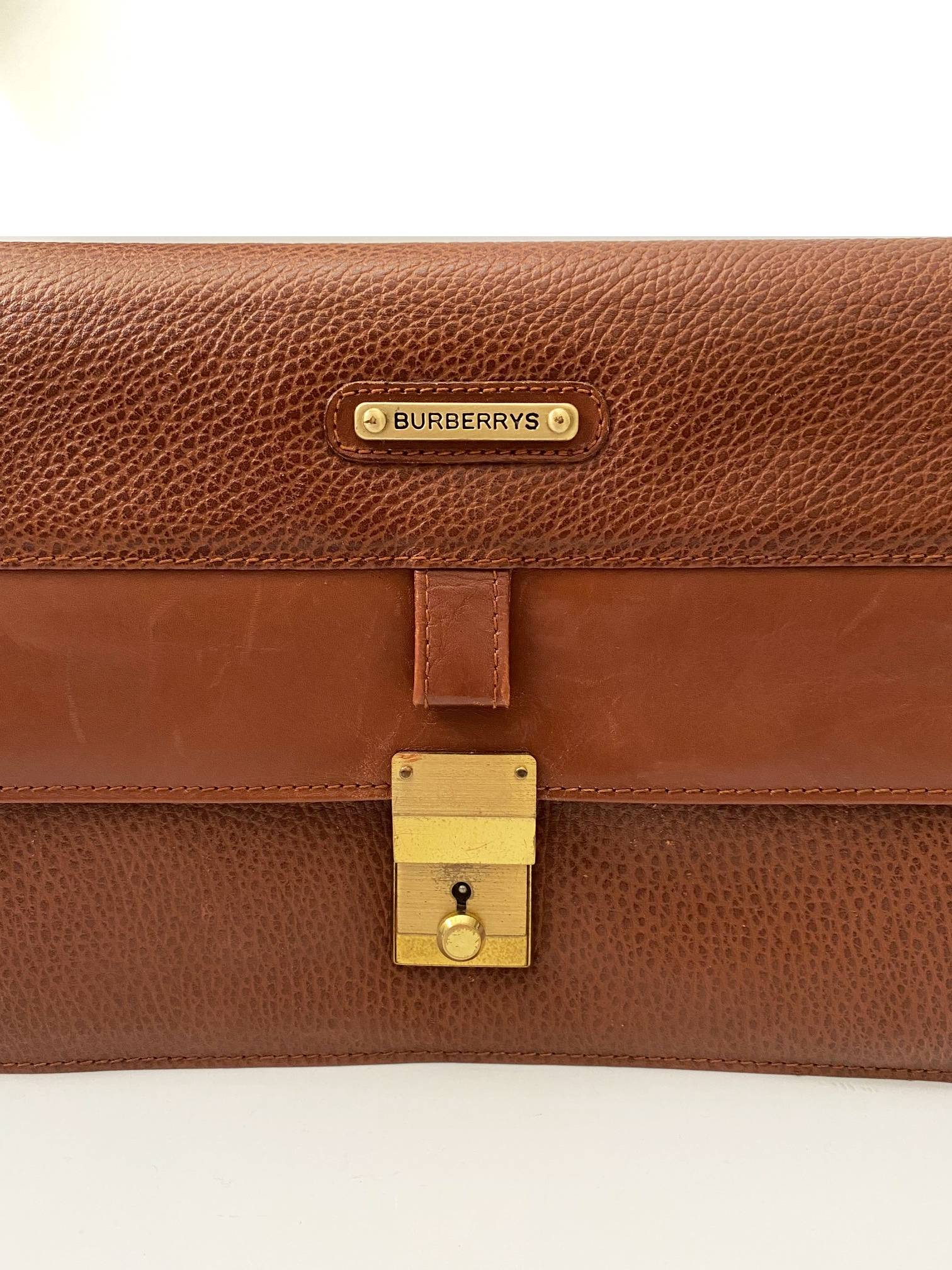 1980s BURBERRY'S BROWN LEATHER WRIST ENVELOPE BAG - style - CHNGR