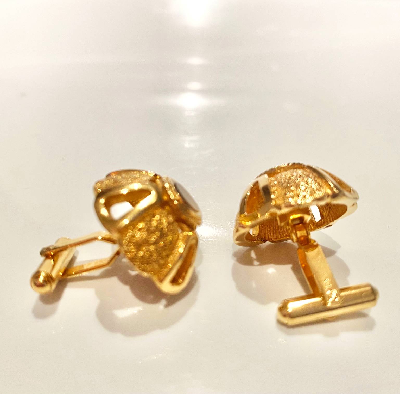 1980s Christian Dior Gold Plated Tiger's Eye Cufflinks - style - CHNGR