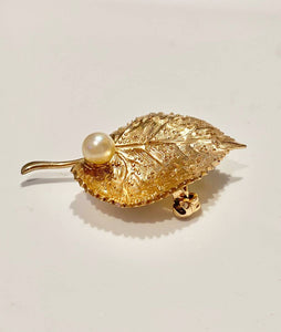 1980s Christian Dior Gold Tone Leaf Shaped Brooch with Pearl - style - CHNGR