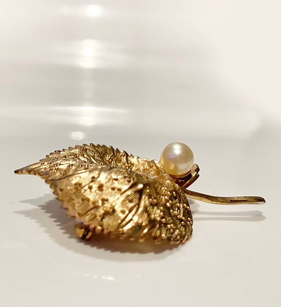 1980s Christian Dior Gold Tone Leaf Shaped Brooch with Pearl - style - CHNGR