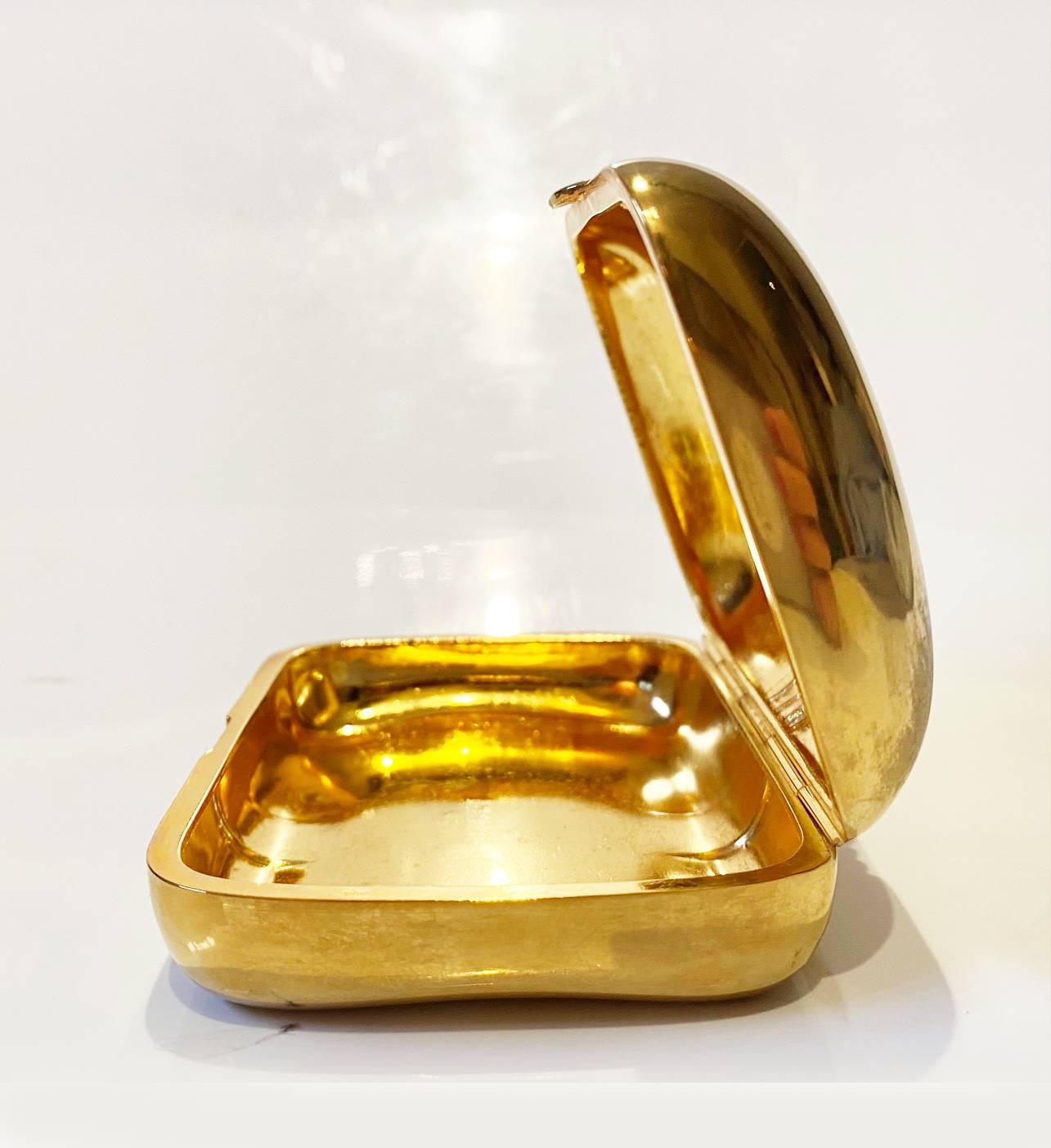 1980s Gucci Sherry Line Gold Tone Metal Soap Jewellery Pill Box - STYLE - CHNGR