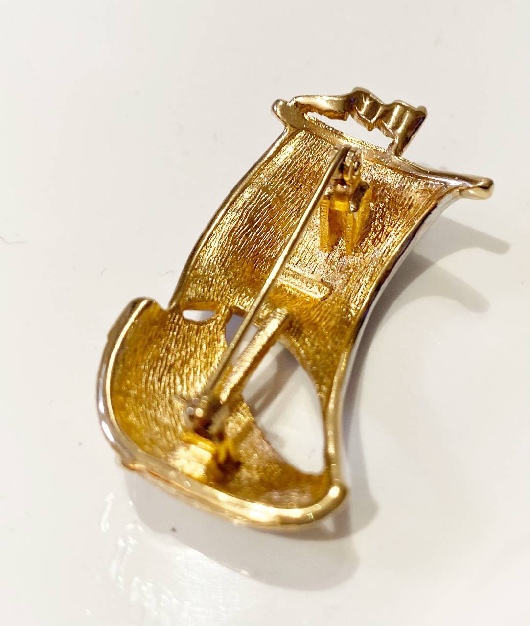 1980s Burberry Sailing Ship Pave Crystal Gold Plated Brooch Pin - style - CHNGR