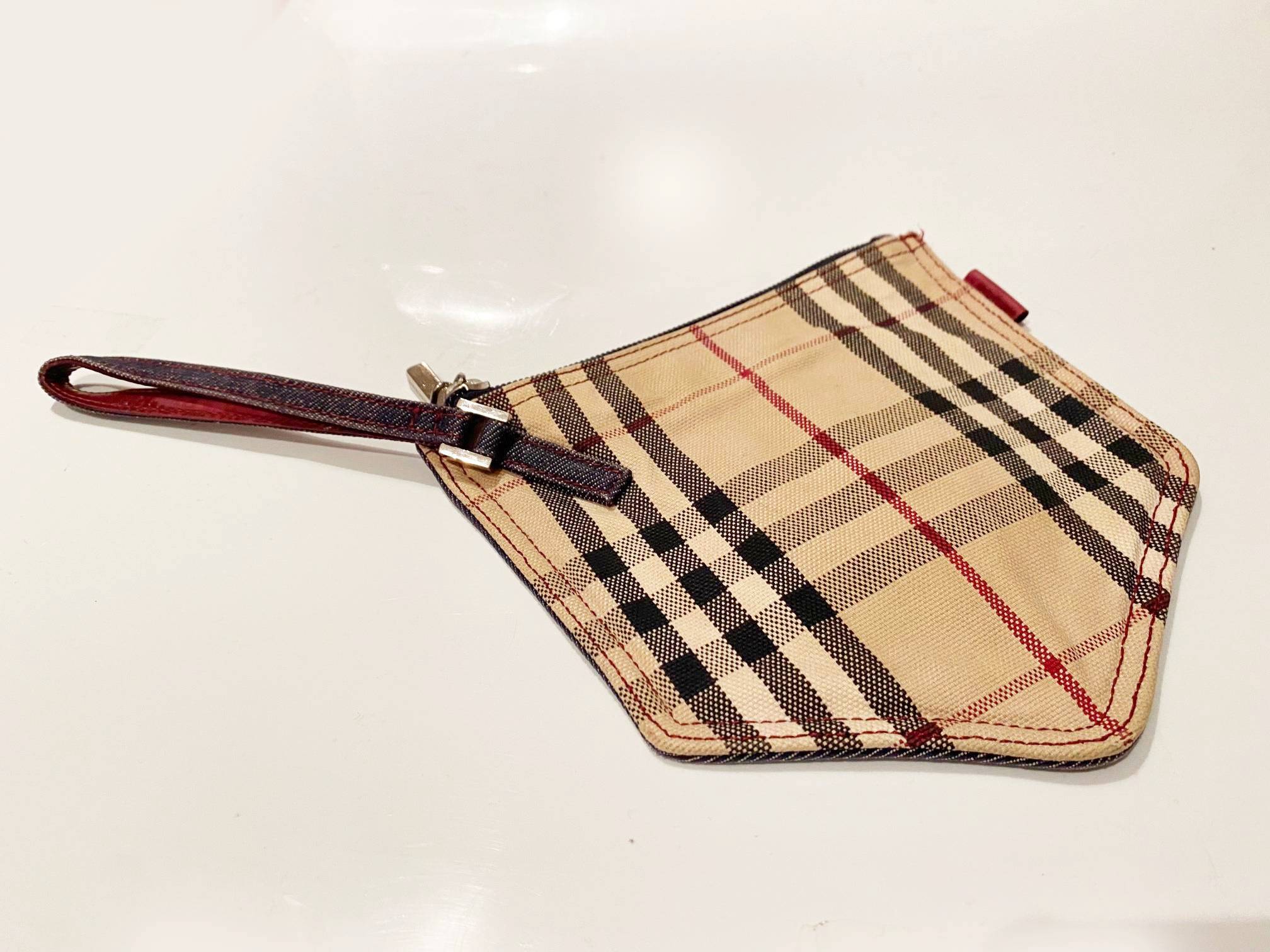 1990s Burberry Pocket Shaped Wristlet Pouch - style - CHNGR