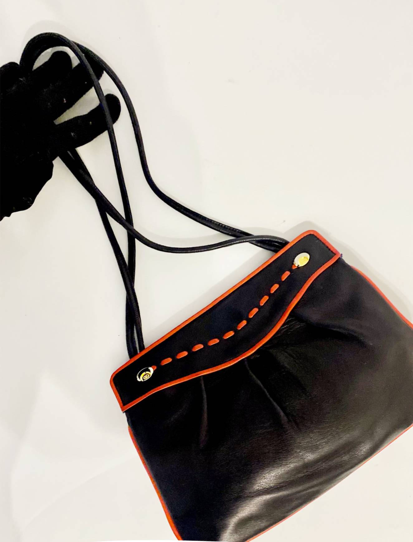 1960s Gucci Black Leather Double Strap Shoulder Bag - style - CHNGR