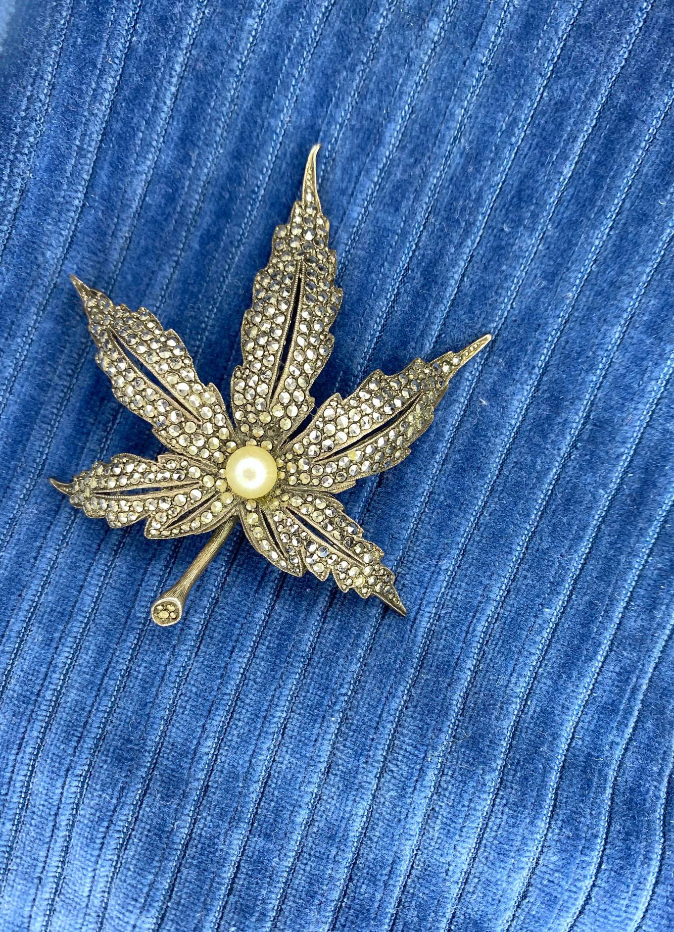 1980s Christian Dior Crystal Leaf Design Brooch with Pearl - STYLE-CHNGR